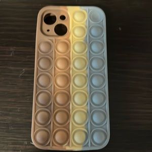 iPhone 13 pop-it case